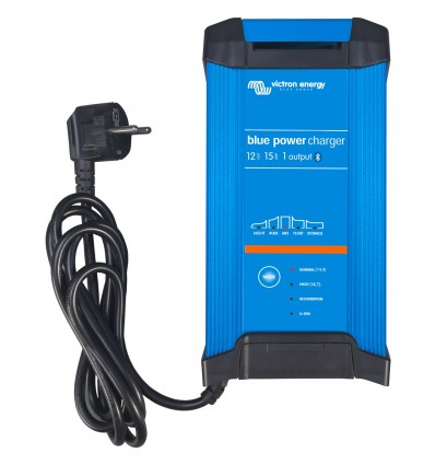 Blue Smart IP22 Charger 12/15 (1)